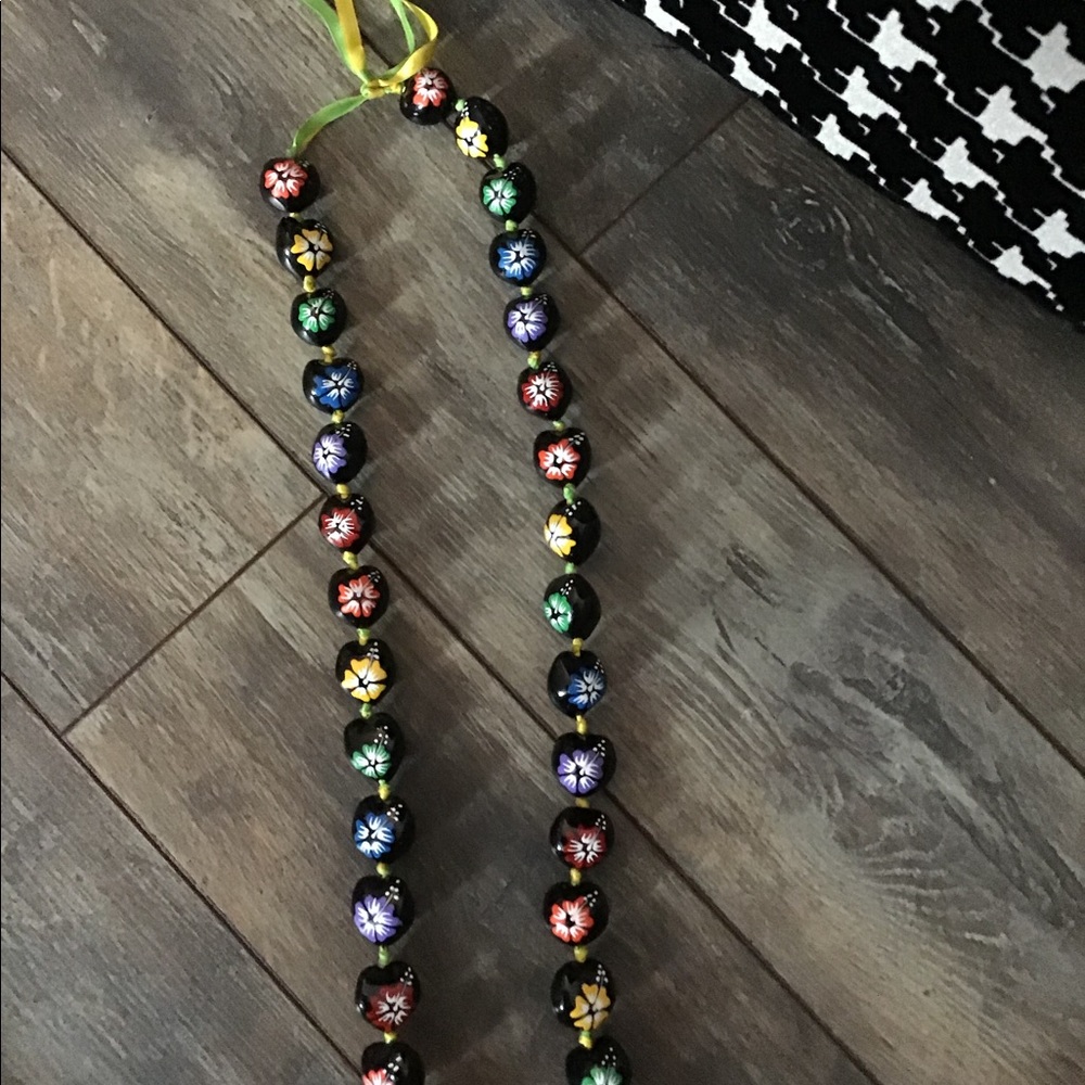 Beautiful Hawaiian nut lei from Hawaii. Brand new.   Gift with purchase